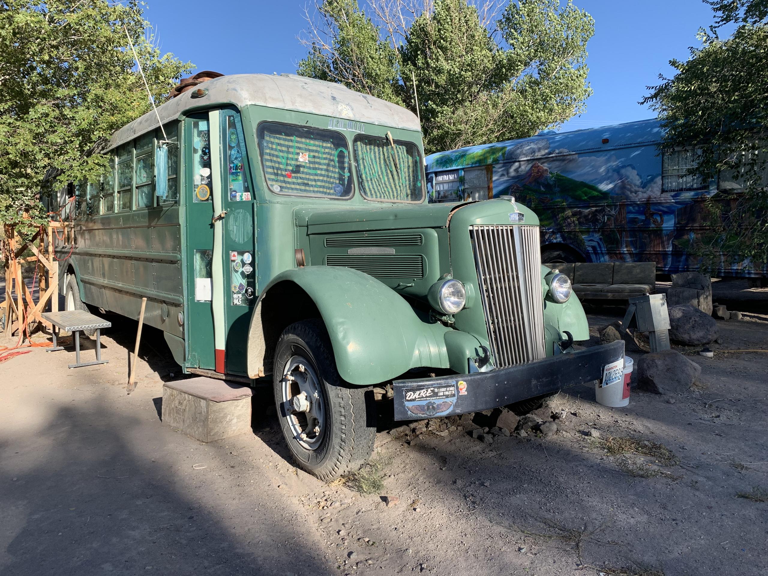 Moon fashion Bus